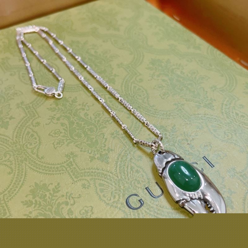 G*u*i necklaces